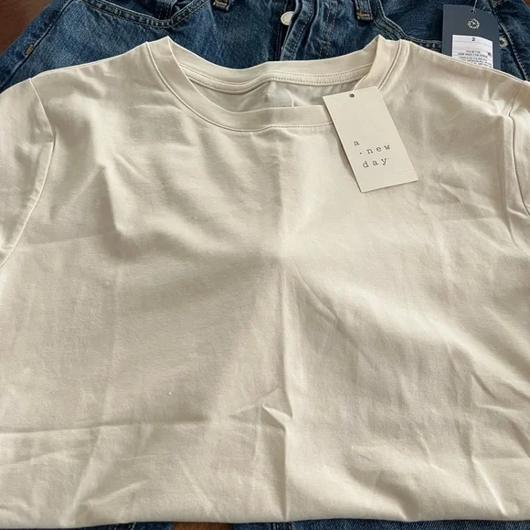 Target Dark Wash 90’s Baggy Denim Jeans and Cream t-shirt set - Picture 3 of 11